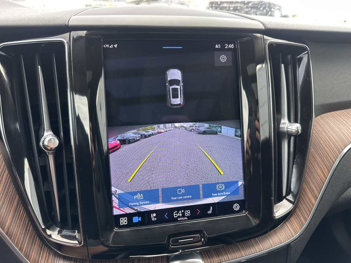 Used 2022 Volvo XC60 B5 Momentum w/ Climate Package image 15