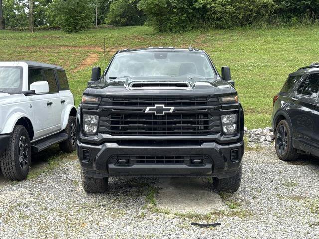 Used 2024 Chevrolet Silverado 2500 Custom w/ Custom Value Package AWD/4WD image 2