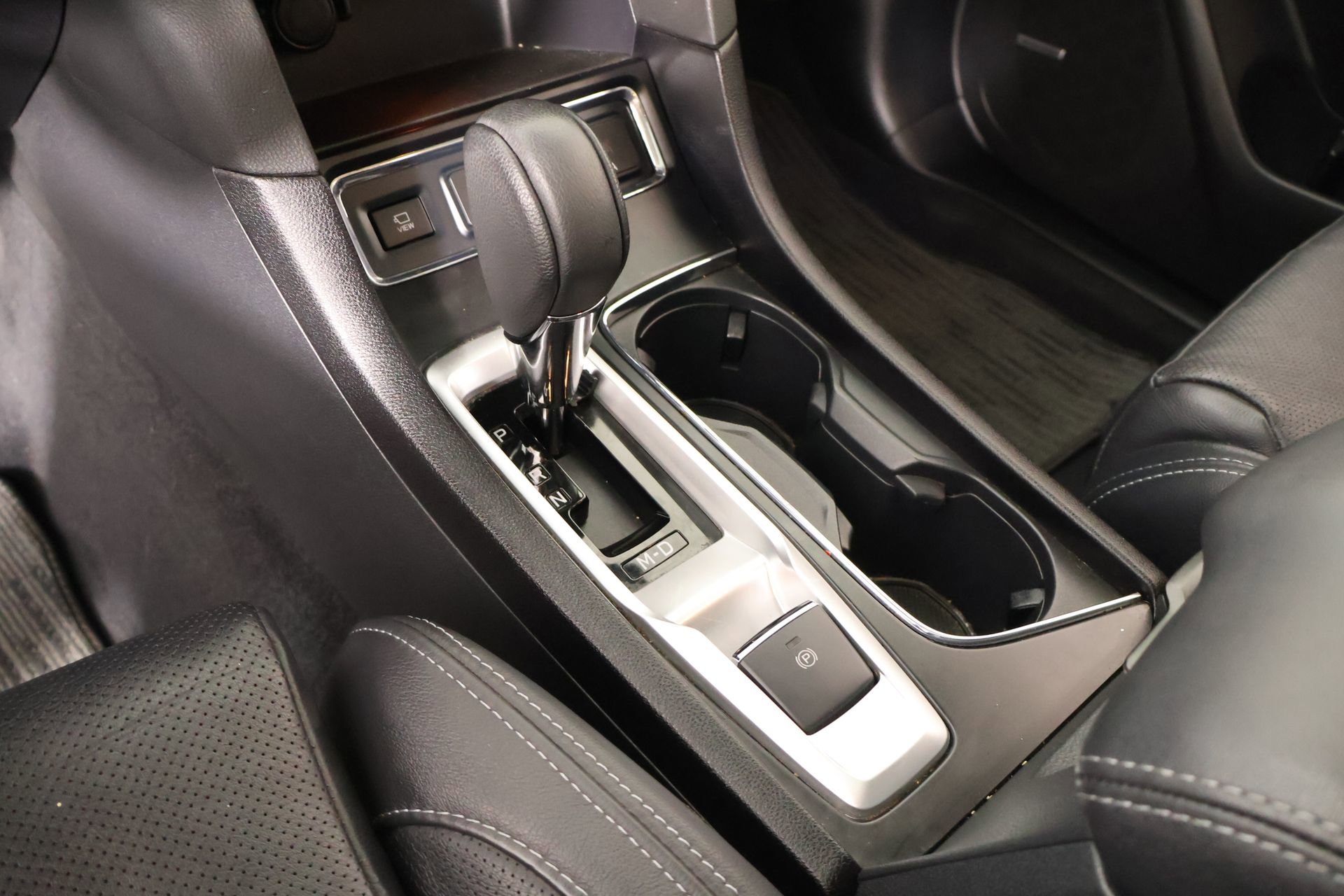 Used 2024 Subaru Ascent Limited w/ Technology Package AWD/4WD image 9