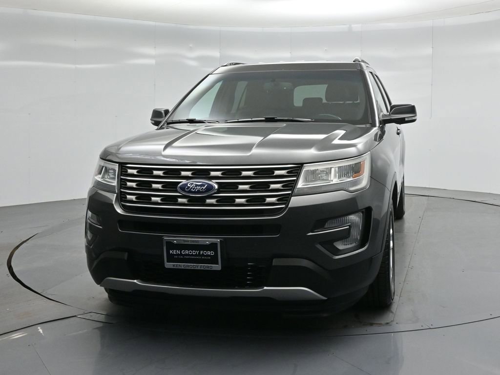 Certified 2017 Ford Explorer XLT w/ Equipment Group 202A FWD image 58