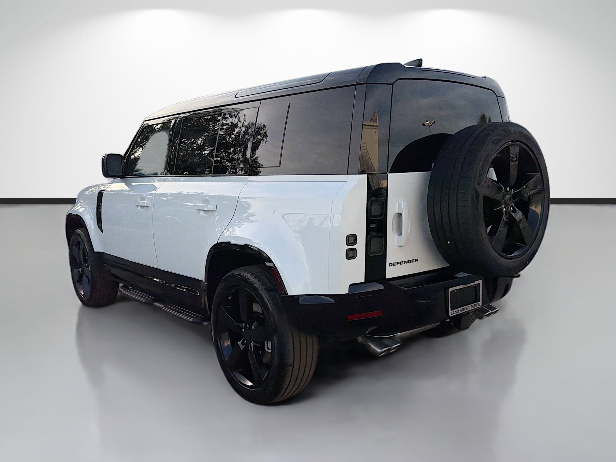 New 2026 Land Rover Defender 110 X-Dynamic SE AWD/4WD image 3