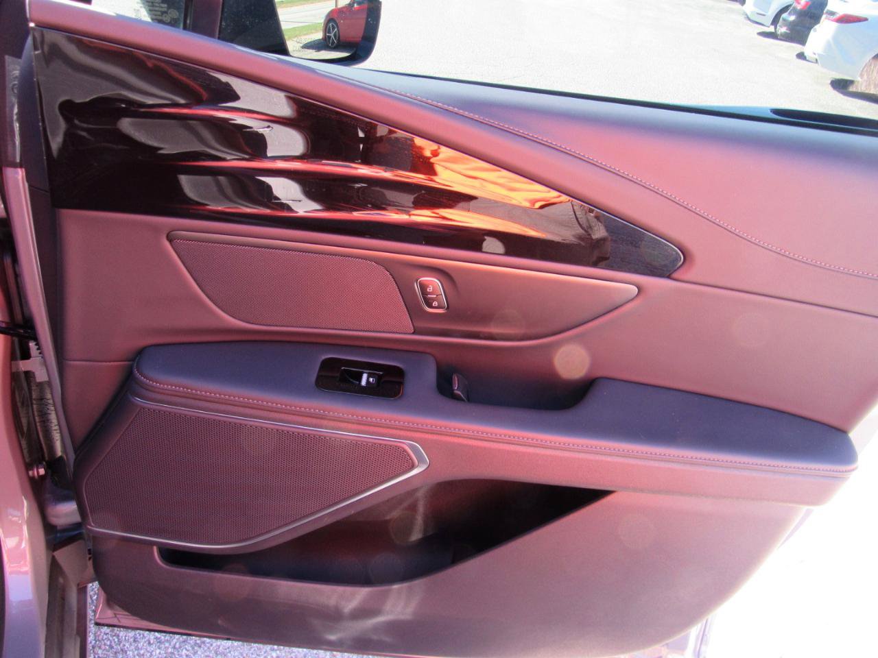 Used 2025 Lincoln Nautilus Premier w/ Jet Appearance Package AWD/4WD image 35