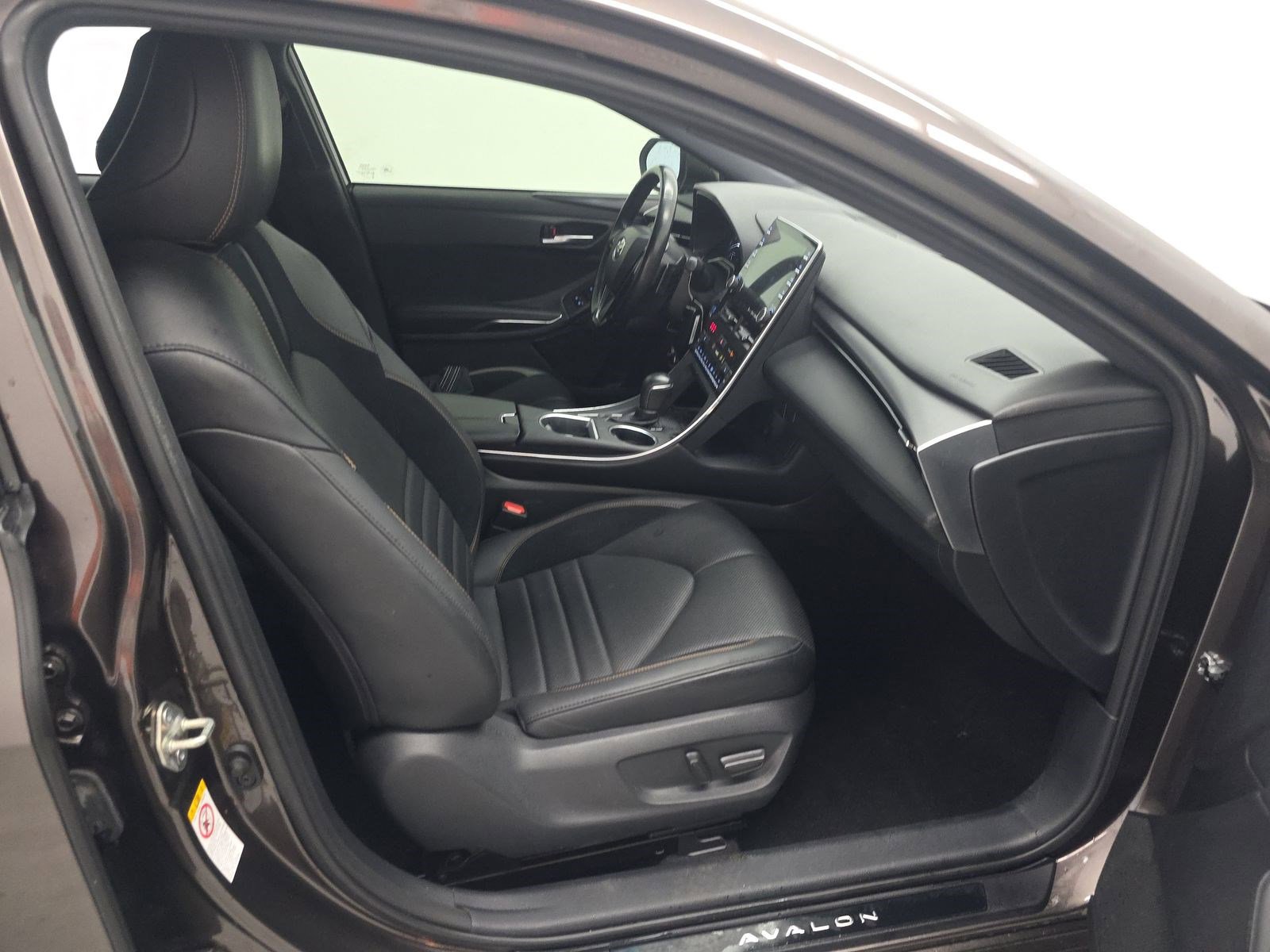 Used 2019 Toyota Avalon XSE image 7