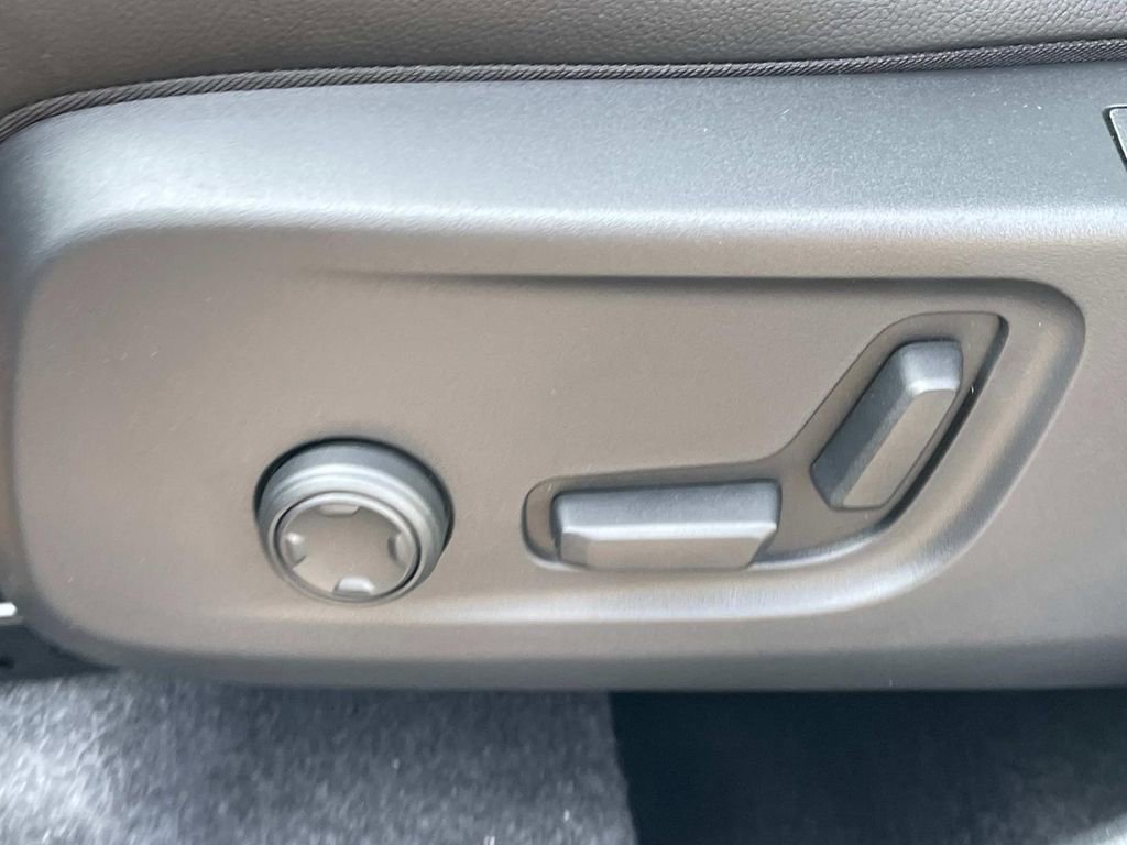 New 2026 Volvo XC40 B5 Plus w/ Protection Package Premier image 17