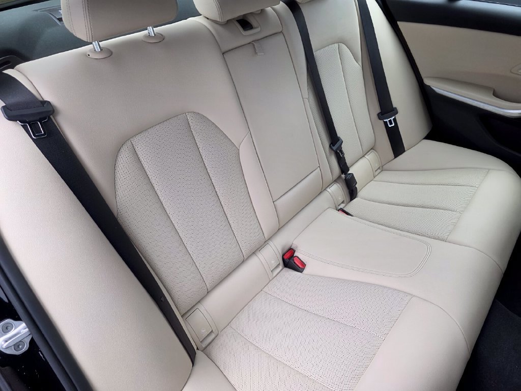 Certified 2023 BMW 330i Sedan w/ Convenience Package RWD image 25