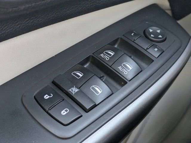 Used 2019 Jeep Cherokee Limited w/ Technology Group image 20