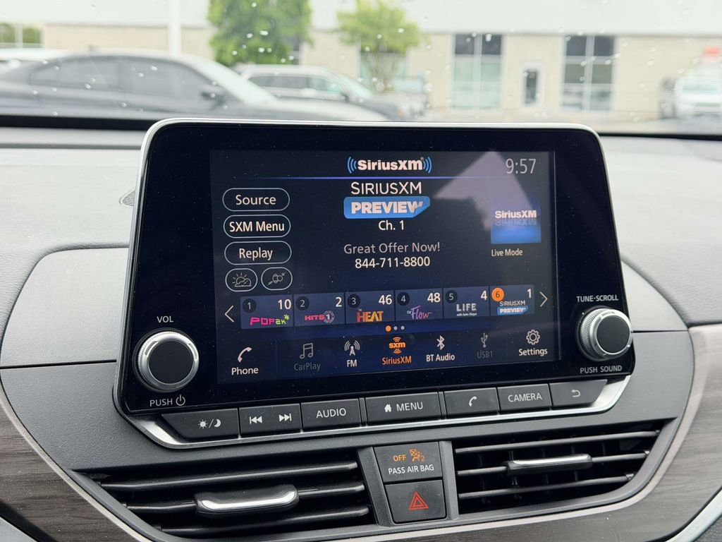 Used 2025 Nissan Altima 2.5 SV FWD image 3