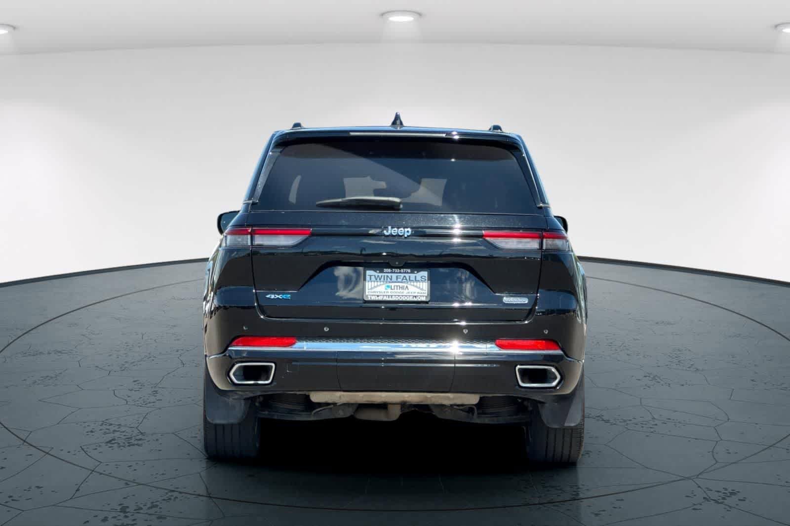 Certified 2022 Jeep Grand Cherokee Overland w/ MOPAR Finishing Package AWD/4WD image 7