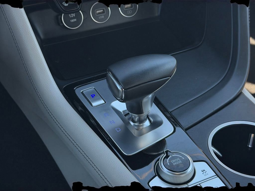 Used 2023 Genesis G70 2.0T image 16