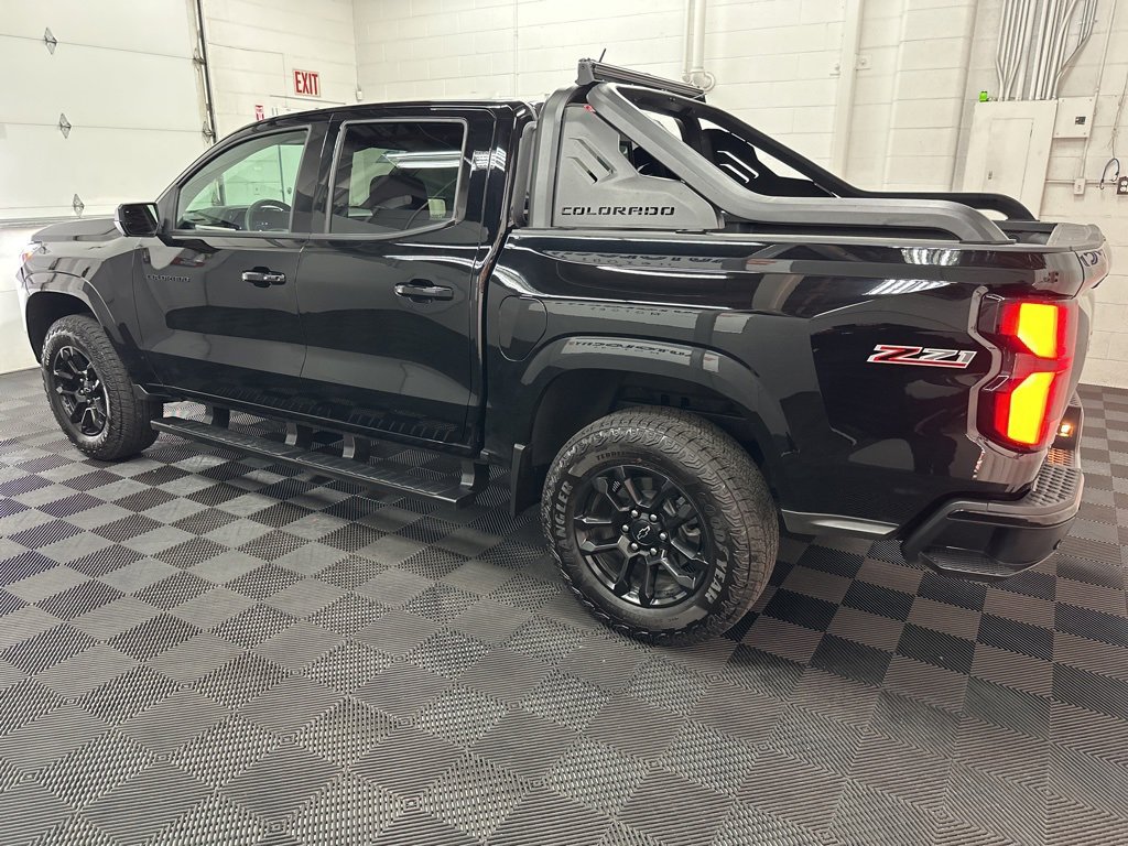 Used 2025 Chevrolet Colorado Z71 w/ Midnight Edition image 6
