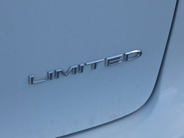 Used 2023 Chrysler Pacifica Limited FWD image 7
