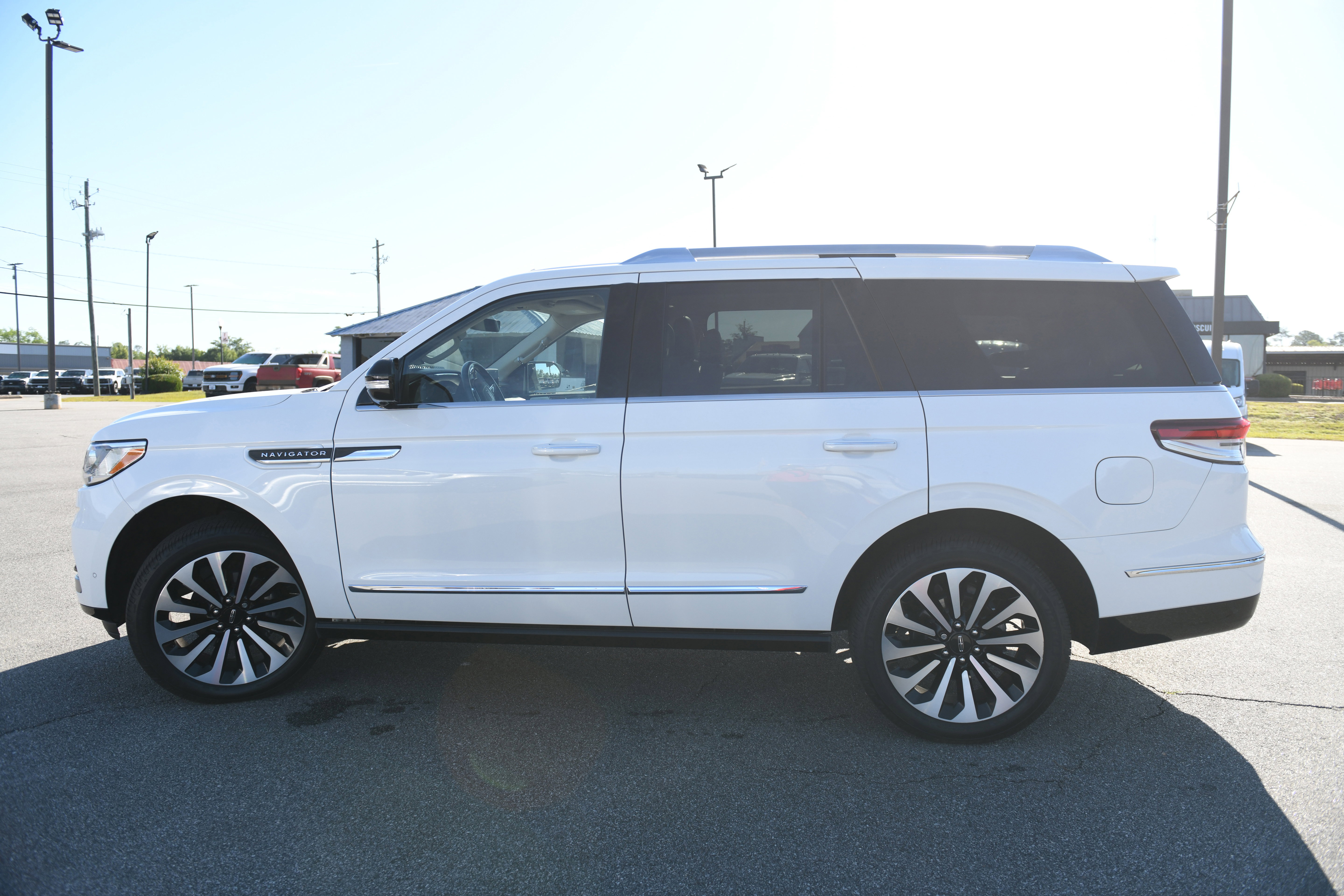 Used 2022 Lincoln Navigator Reserve AWD/4WD image 8