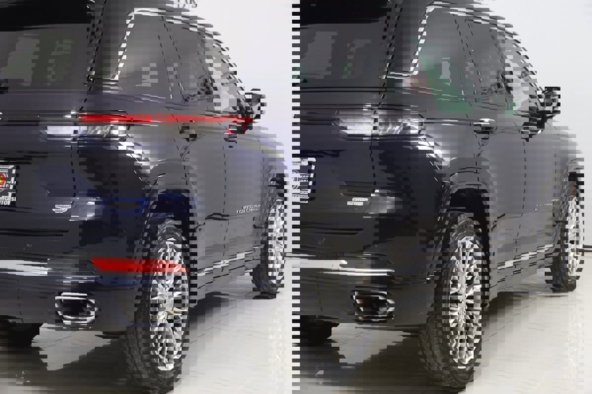 Used 2023 Jeep Grand Cherokee Summit w/ Luxury Tech Group V image 50