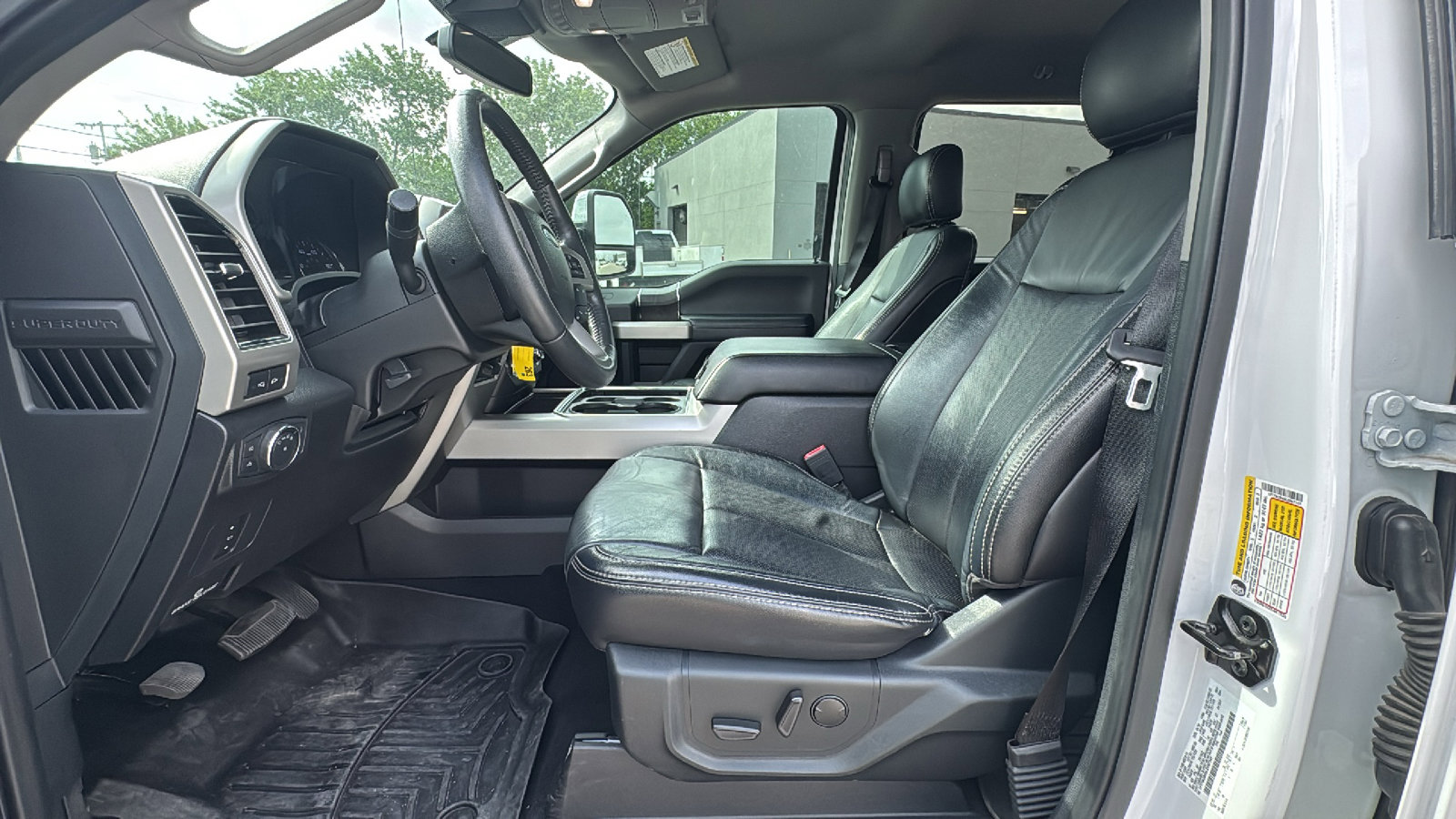 Used 2020 Ford F250 Lariat w/ Chrome Package AWD/4WD image 9