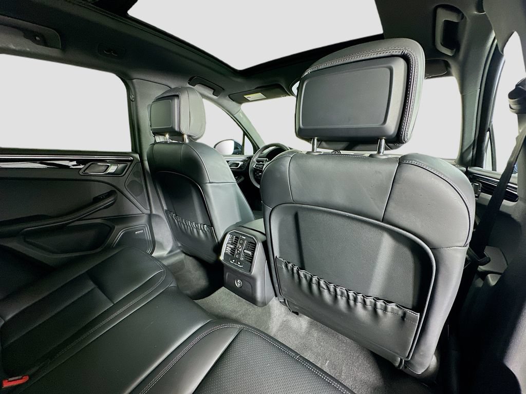 New 2025 Porsche Macan AWD/4WD image 30