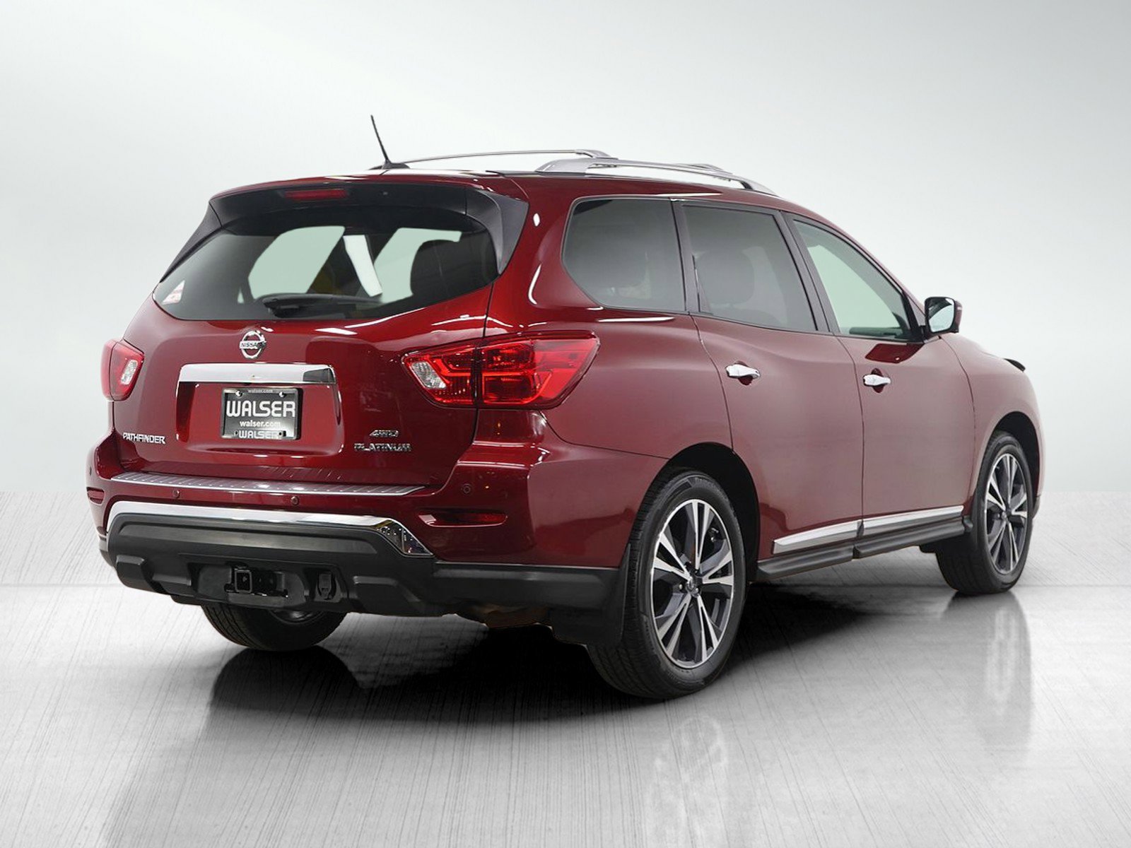 Used 2018 Nissan Pathfinder Platinum image 5