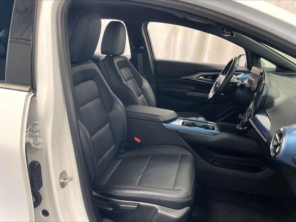 Used 2024 Chevrolet Equinox EV LT w/ LPO, Trailering Package FWD image 11