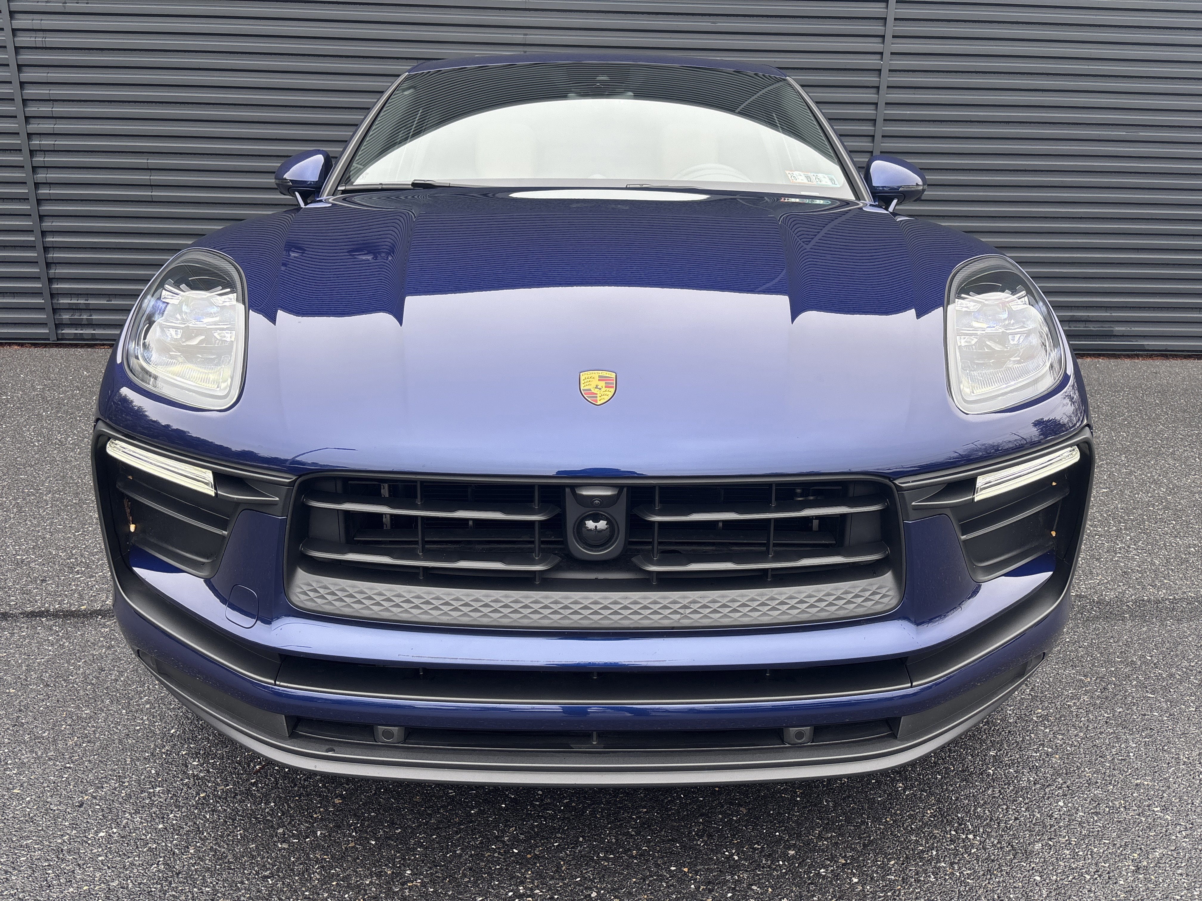 Certified 2025 Porsche Macan image 9