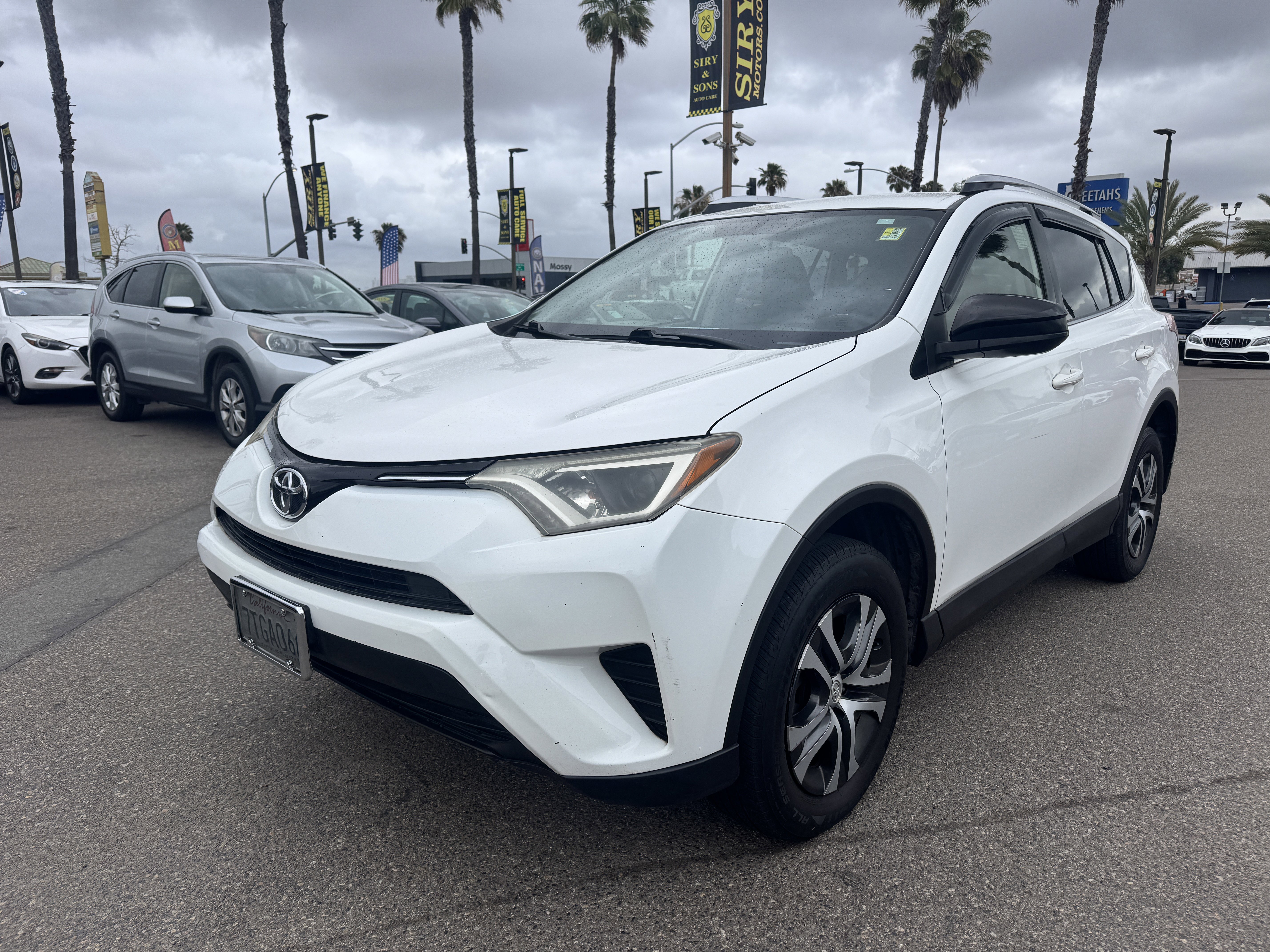 Used 2016 Toyota RAV4 LE AWD/4WD image 3