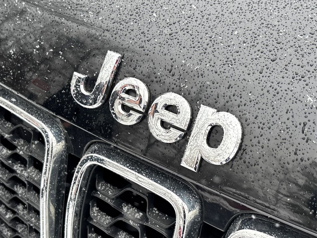 Used 2019 Jeep Grand Cherokee Limited image 13