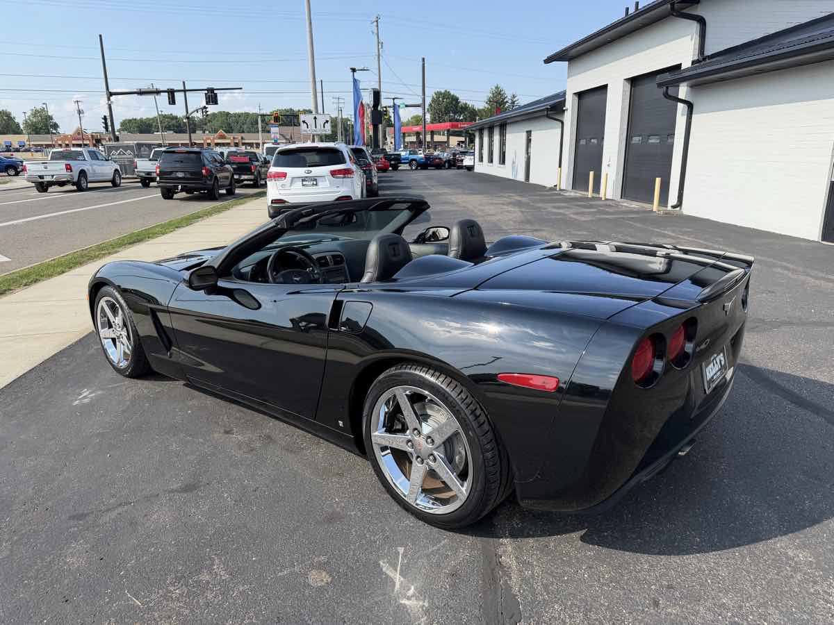 Used 2007 Chevrolet Corvette Convertible w/ Preferred Equipment Group RWD image 3