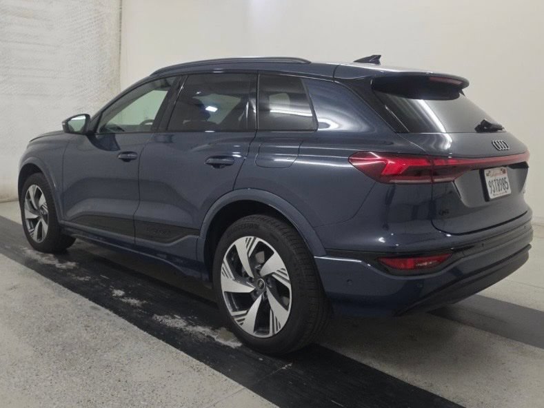 Used 2025 Audi Q6 e-tron Premium Plus w/ Premium Plus AWD/4WD image 2