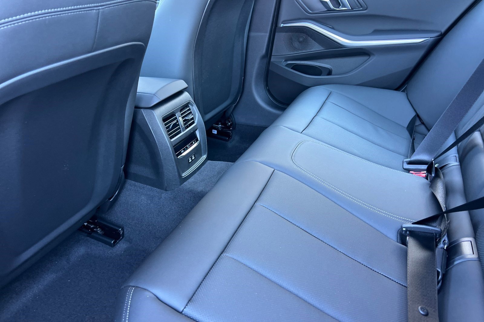 Used 2026 BMW 330i Sedan w/ M Sport Package RWD image 19