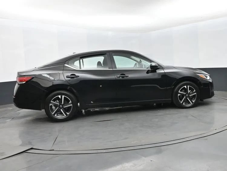 Used 2025 Nissan Sentra SV FWD image 4