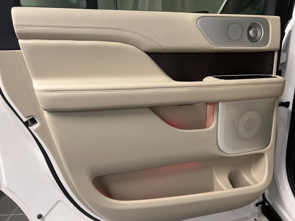 Used 2019 Lincoln Navigator L Reserve image 40