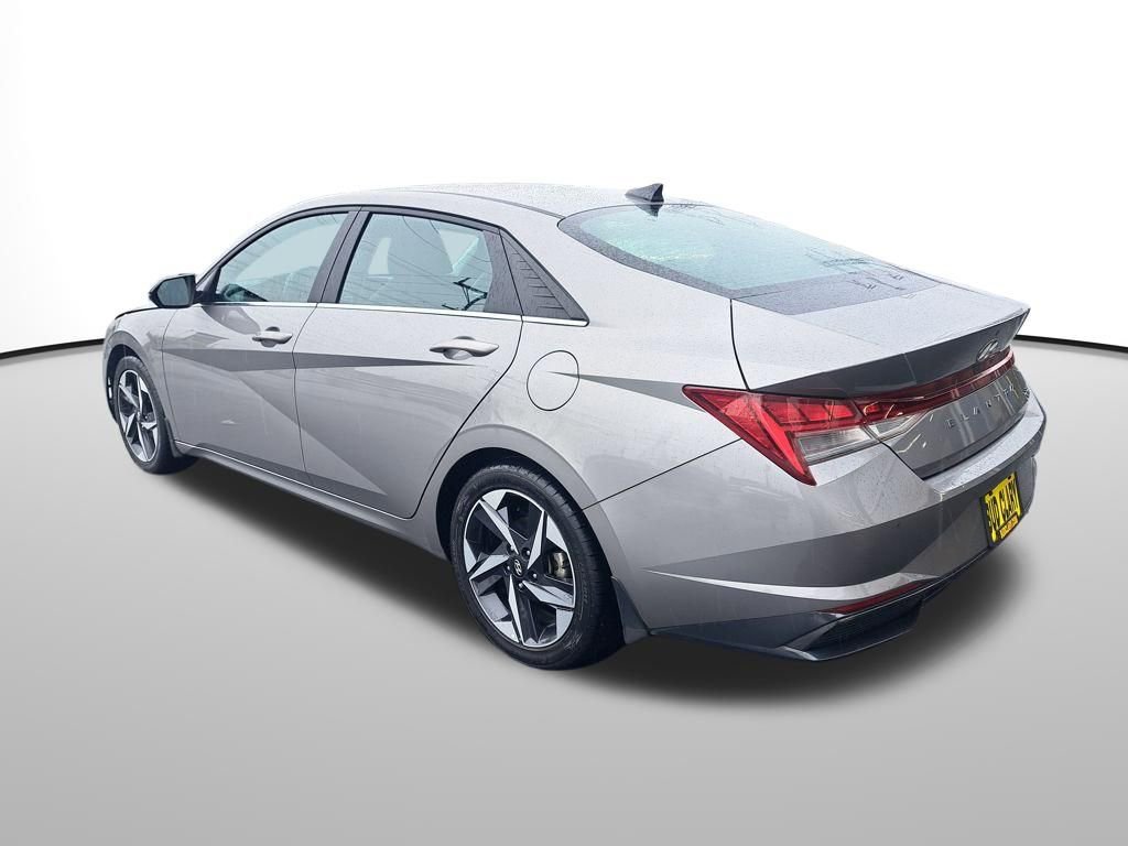 Used 2023 Hyundai Elantra Limited image 3