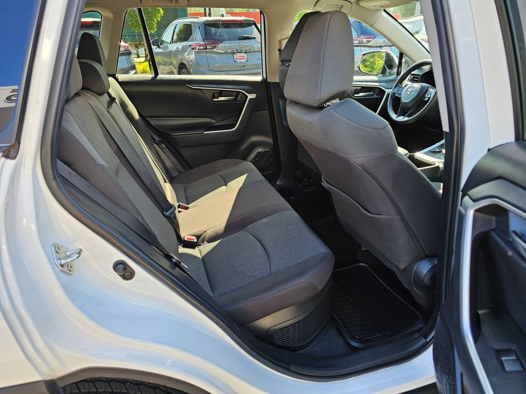 Used 2025 Toyota RAV4 XLE AWD/4WD image 15