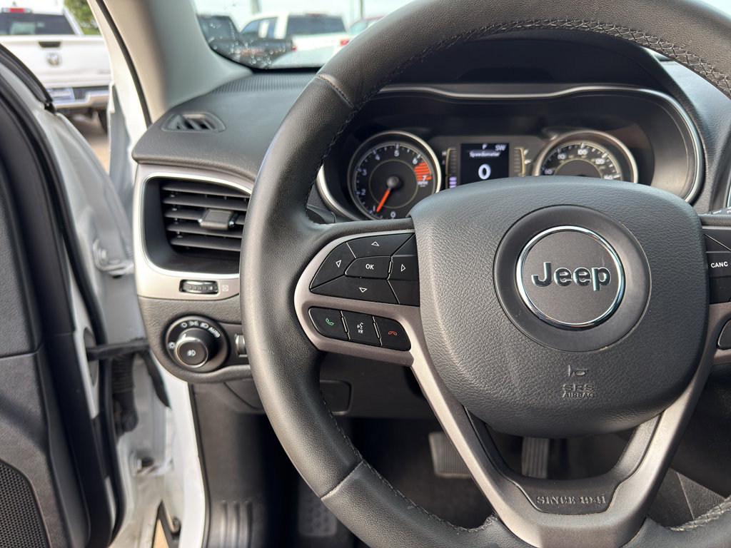 Used 2020 Jeep Cherokee Latitude Plus image 13