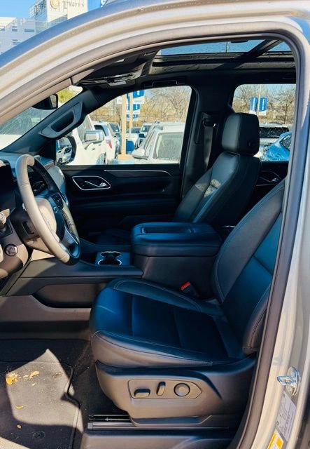 Used 2023 Chevrolet Suburban Z71 w/ Luxury Package image 8