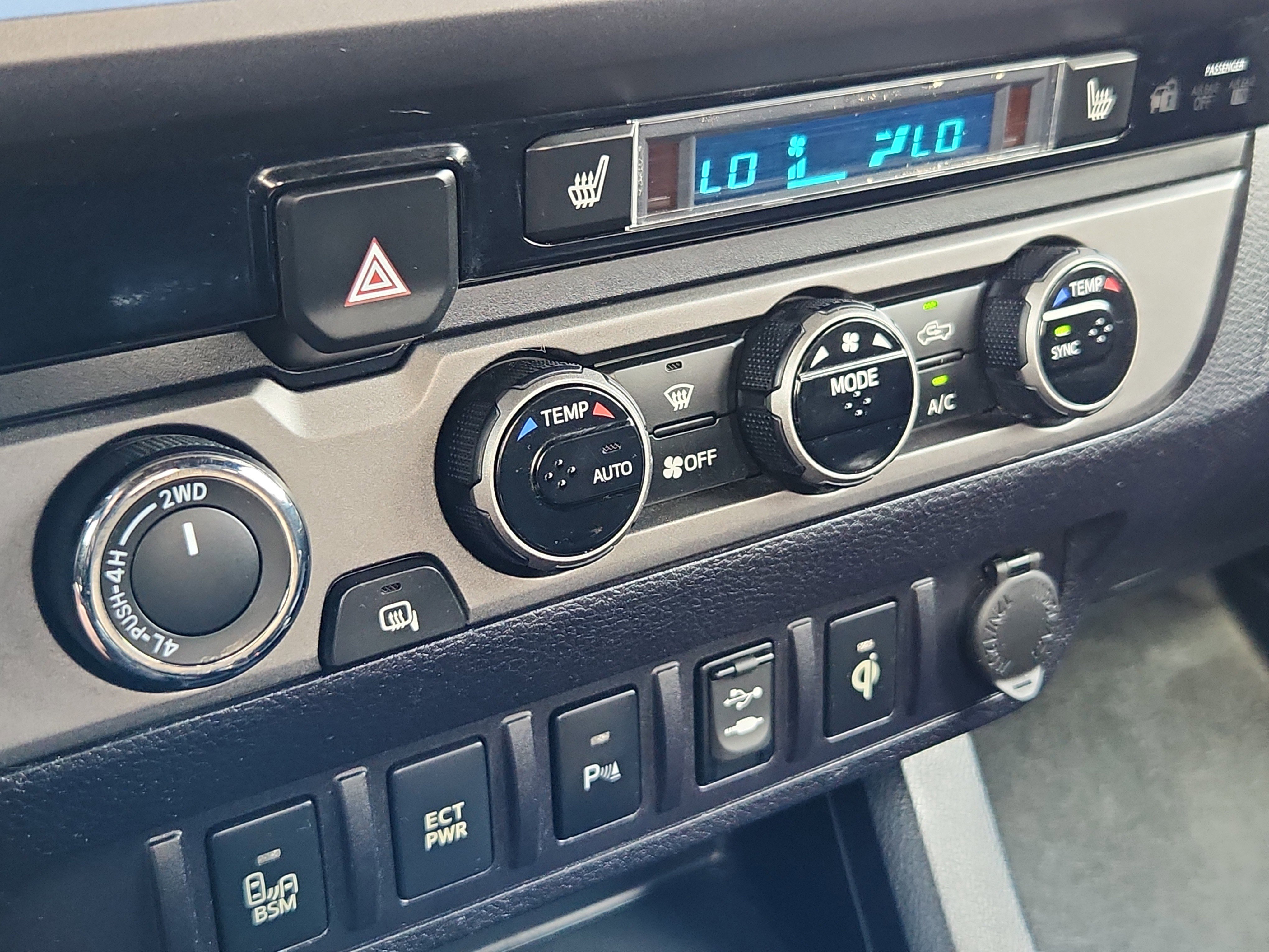 Used 2016 Toyota Tacoma TRD Off-Road w/ Premium & Technology Package image 22