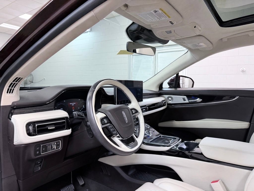 Used 2023 Lincoln Nautilus Black Label w/ Class II Trailer Tow Package AWD/4WD image 15