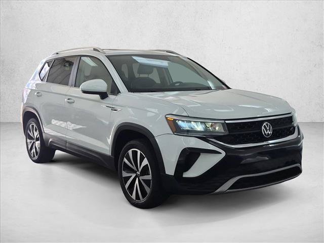 Used 2022 Volkswagen Taos SE FWD image 4