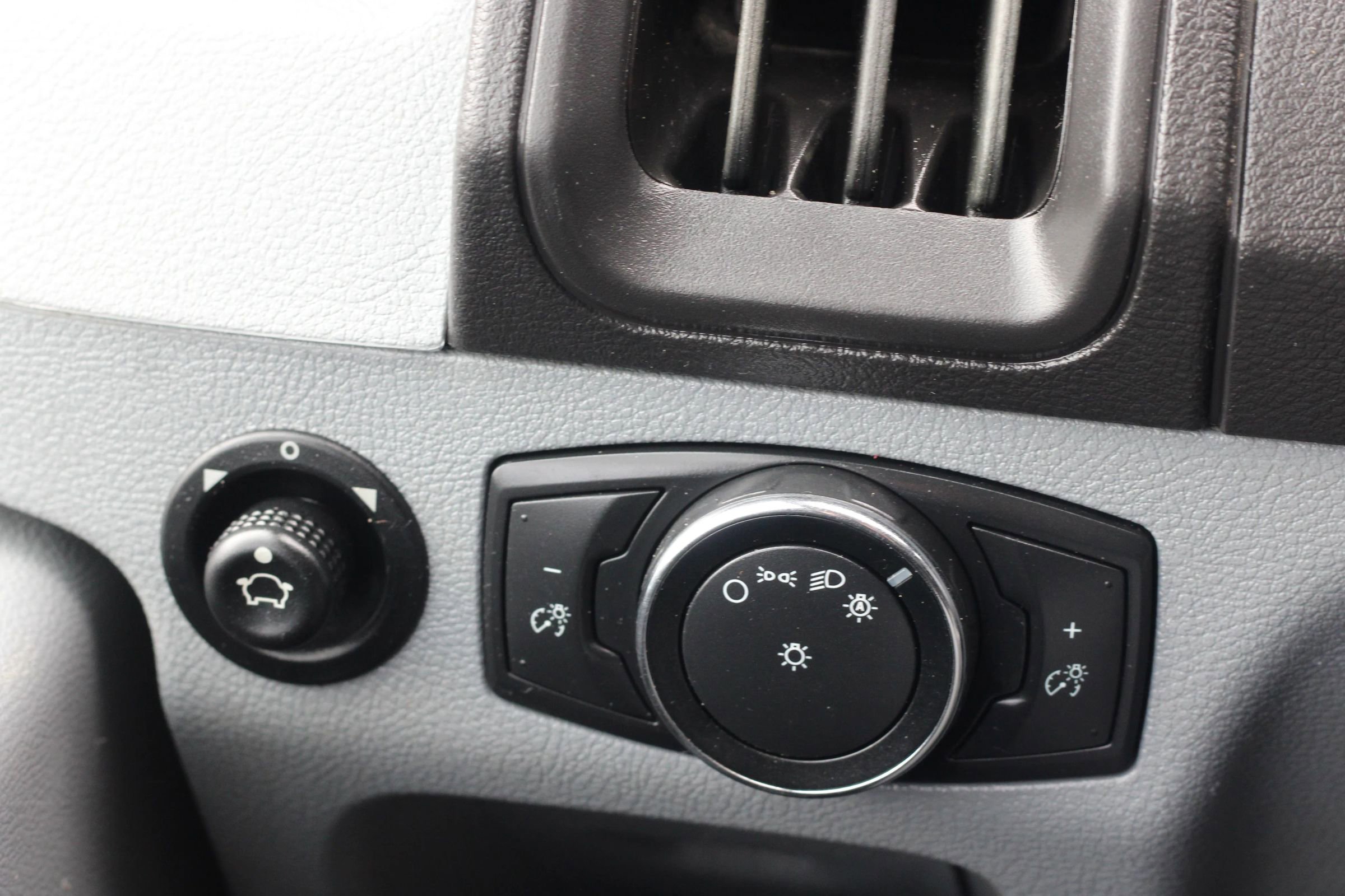 Used 2019 Ford Transit 350 XLT RWD image 19