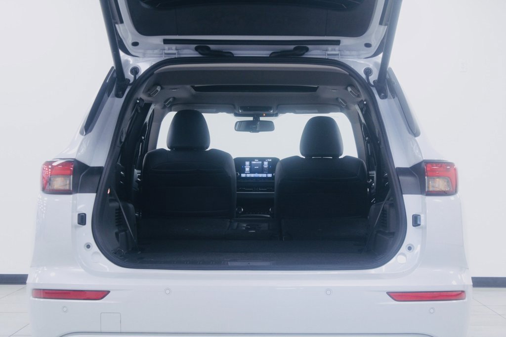 New 2025 Mitsubishi Outlander SE image 24