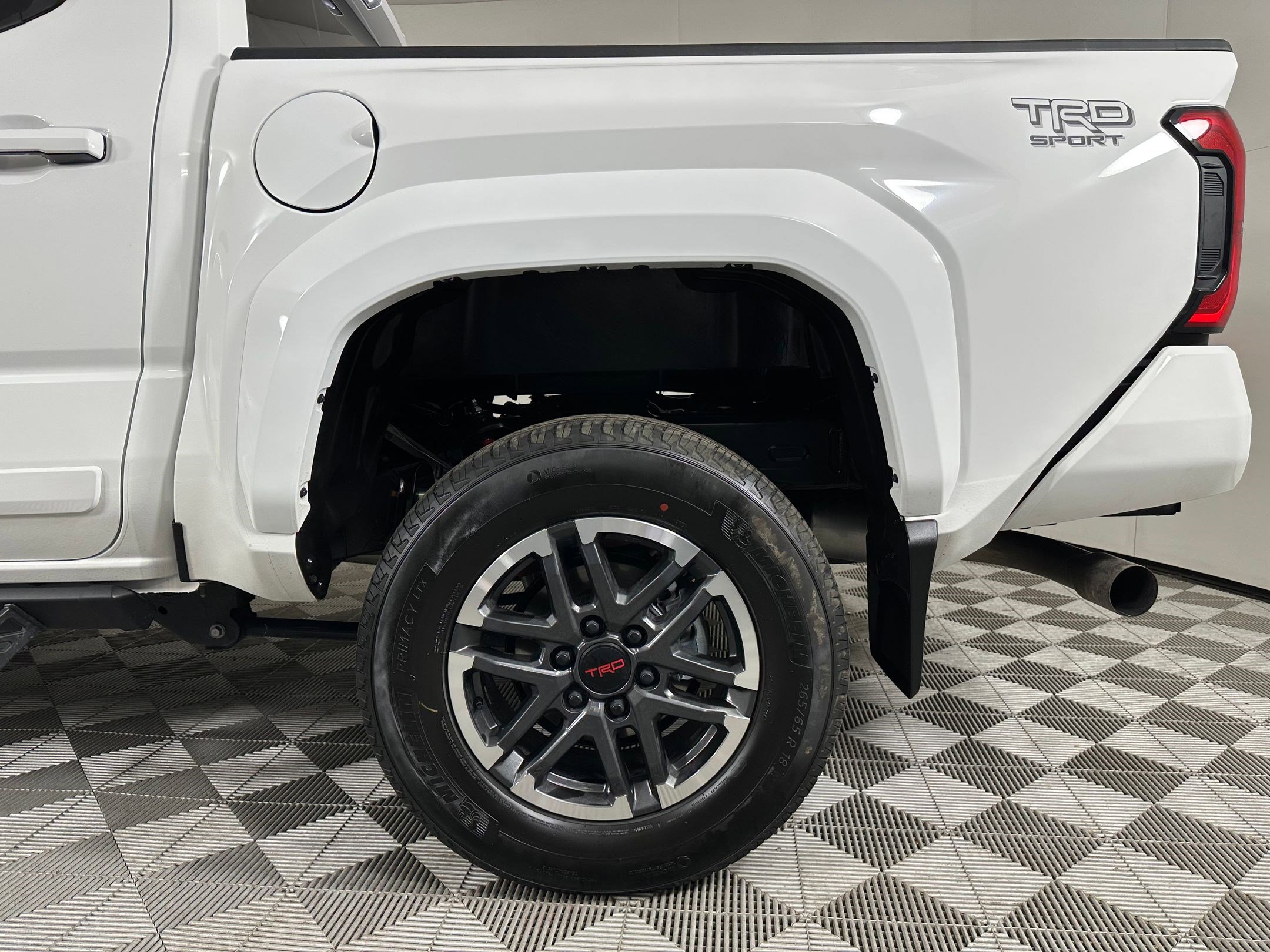 Used 2025 Toyota Tacoma TRD Sport AWD/4WD image 27