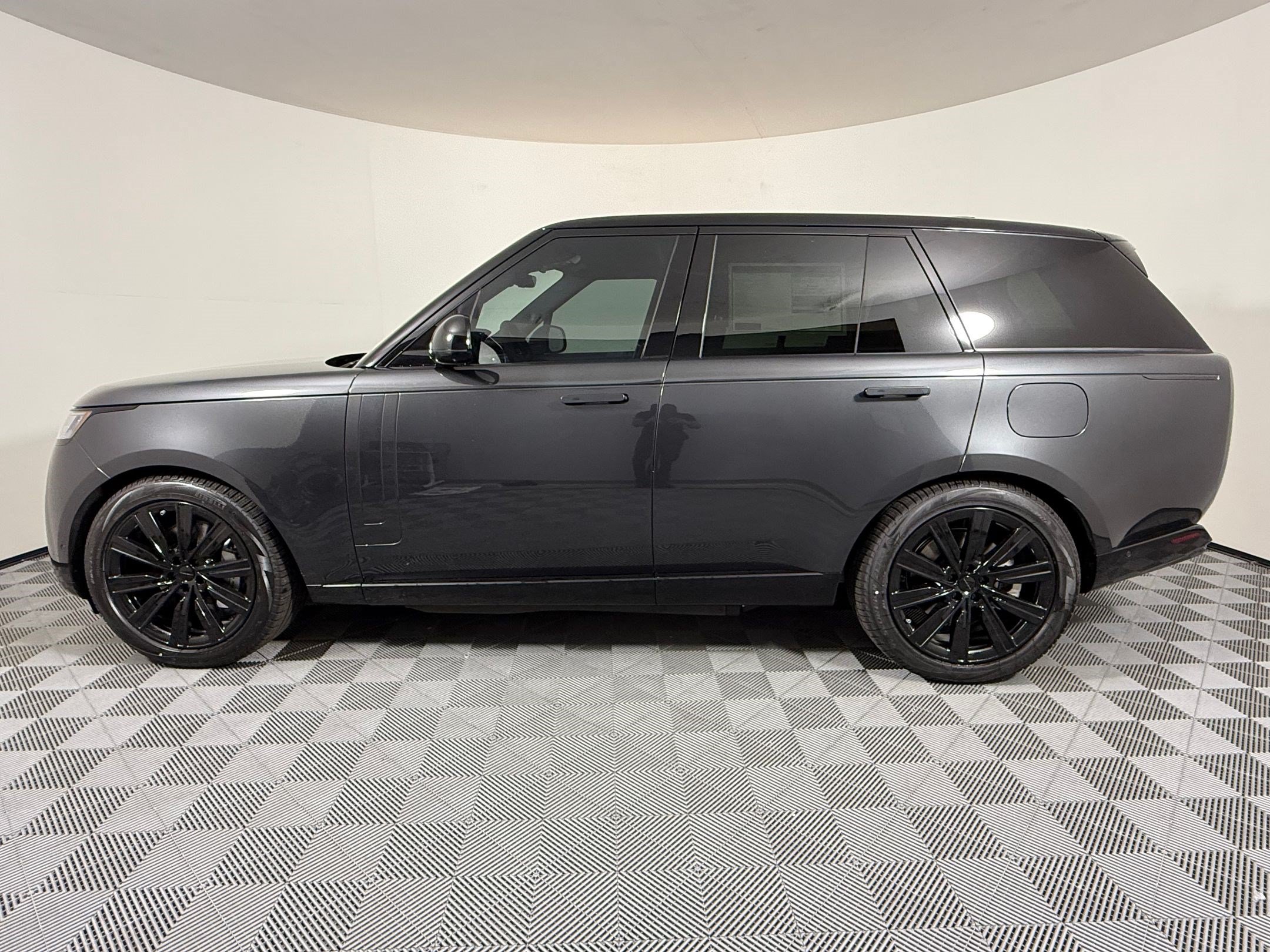 New 2026 Land Rover Range Rover SE AWD/4WD image 2