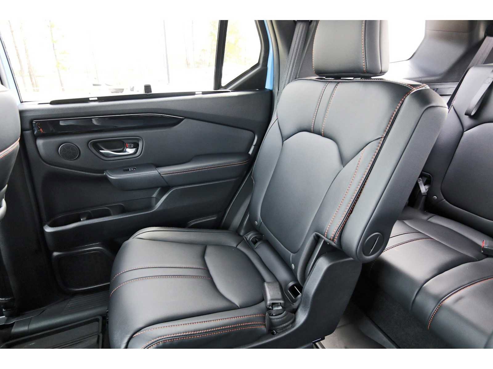 Used 2025 Honda Pilot TrailSport image 9