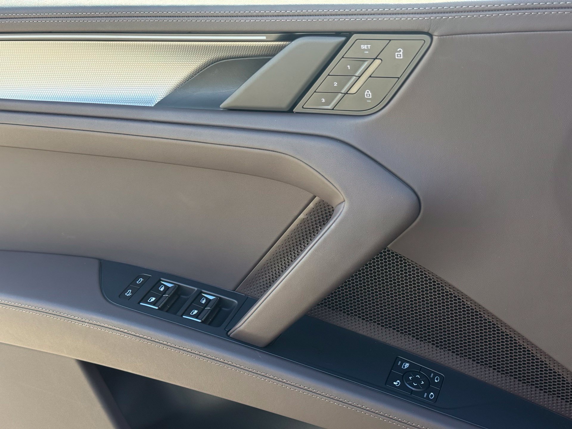 New 2026 Porsche Cayenne Electric AWD/4WD image 27