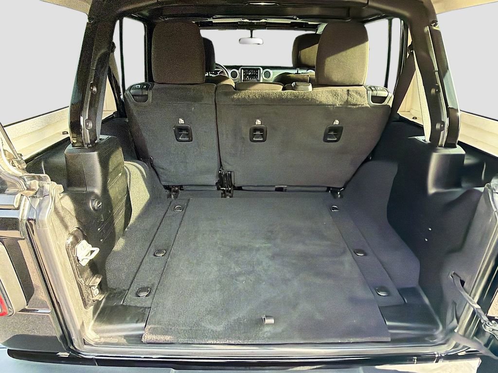 Used 2020 Jeep Wrangler Unlimited Sahara image 30