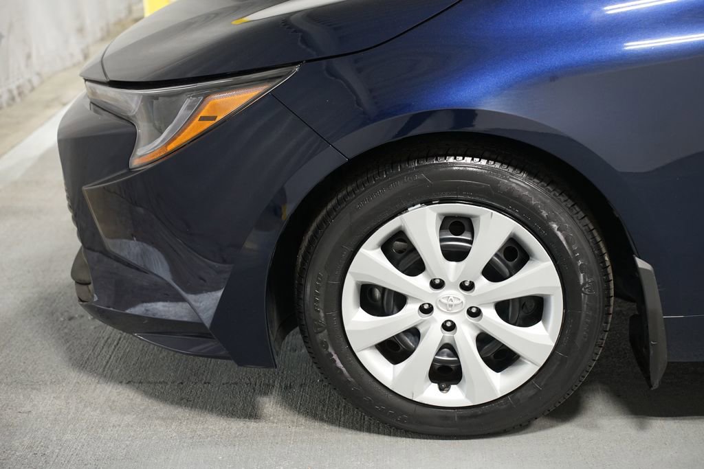 Certified 2025 Toyota Corolla LE image 5