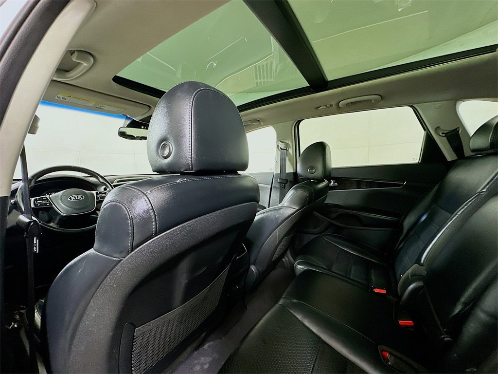 Used 2020 Kia Sorento EX image 11