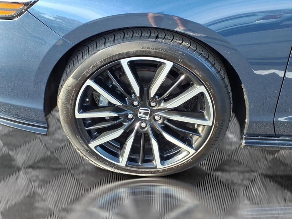 Used 2023 Honda Accord Touring image 12