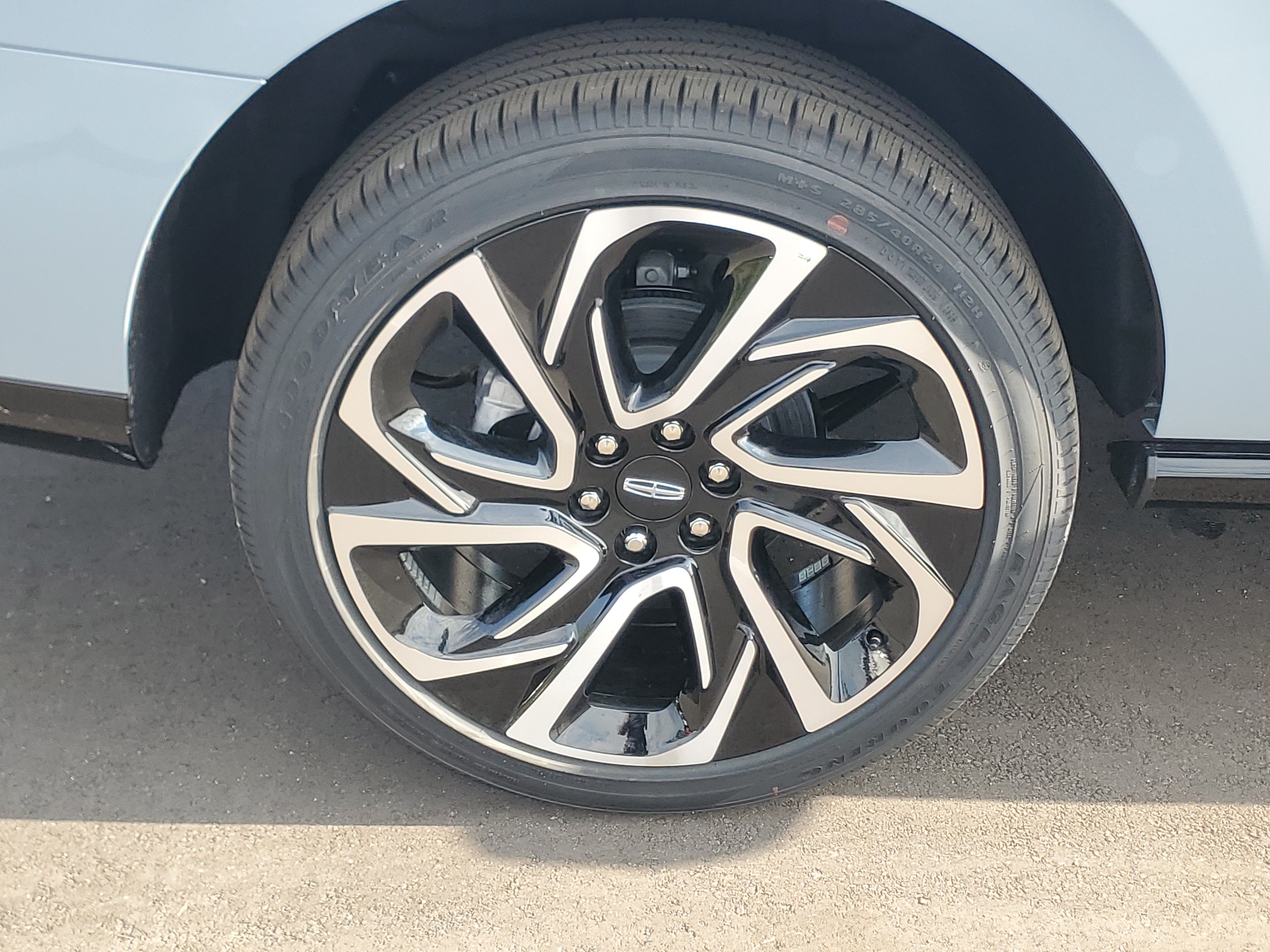 New 2027 Lincoln Navigator Reserve AWD/4WD image 5