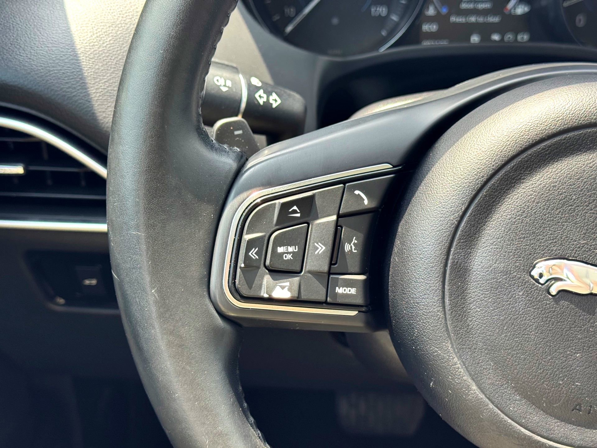 Used 2018 Jaguar F-PACE Premium AWD/4WD image 25