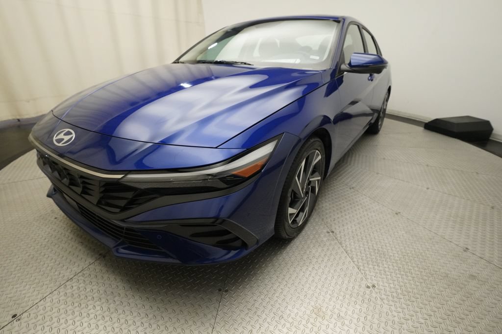 Used 2024 Hyundai Elantra Limited FWD image 12