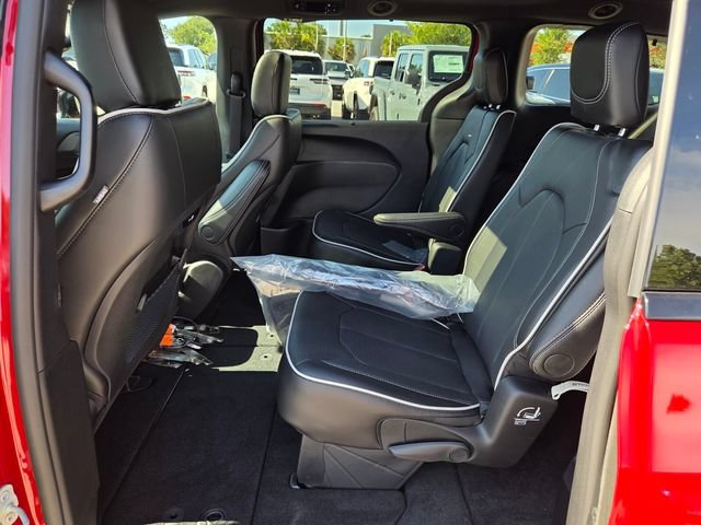 New 2027 Chrysler Pacifica Limited w/ S Appearance Package FWD image 5